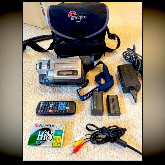 Sony Handycam CCD-TRV93 video camera - Picture 1 of 1